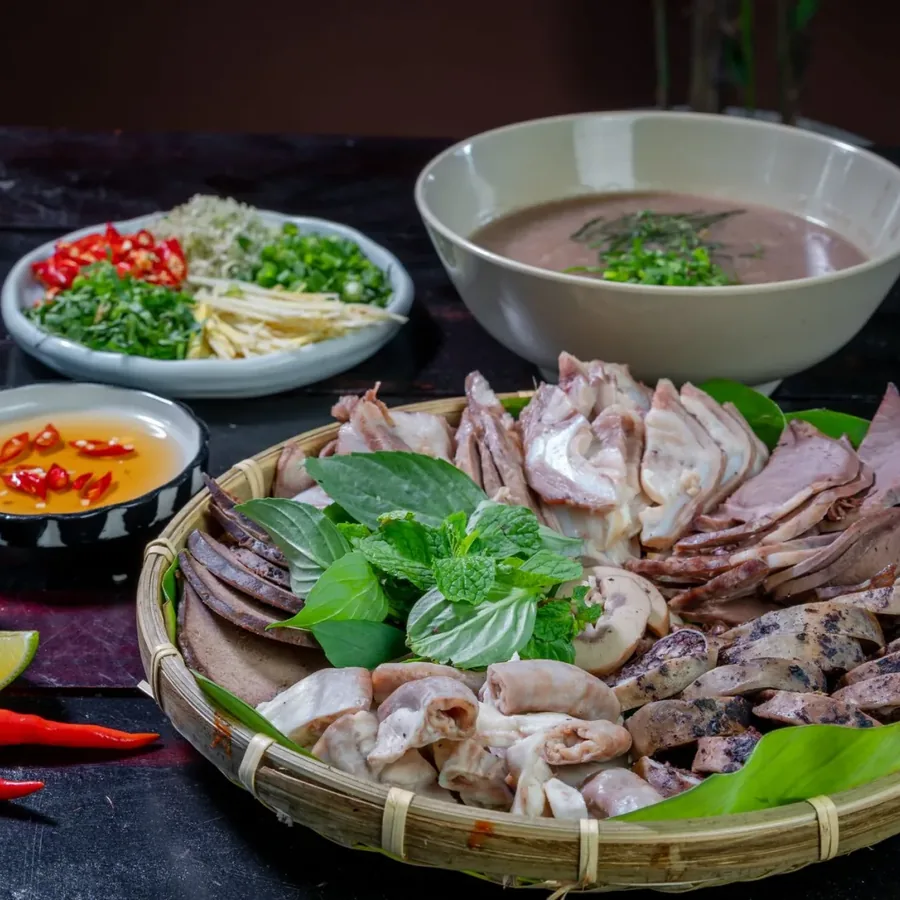 Góc ngồi cạnh cửa sổ